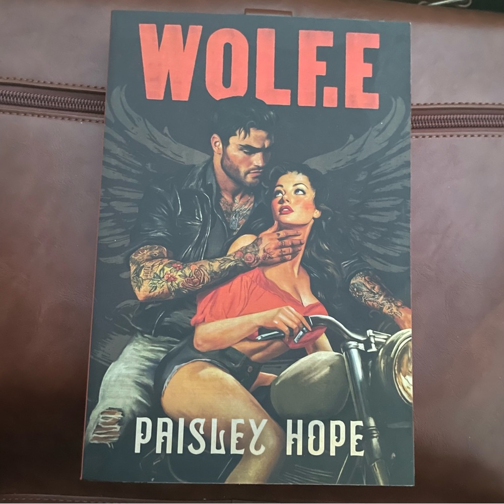 Wolf.e Deluxe Edition by Paisley Hope (The Soldiers Of Bedlam book 1)